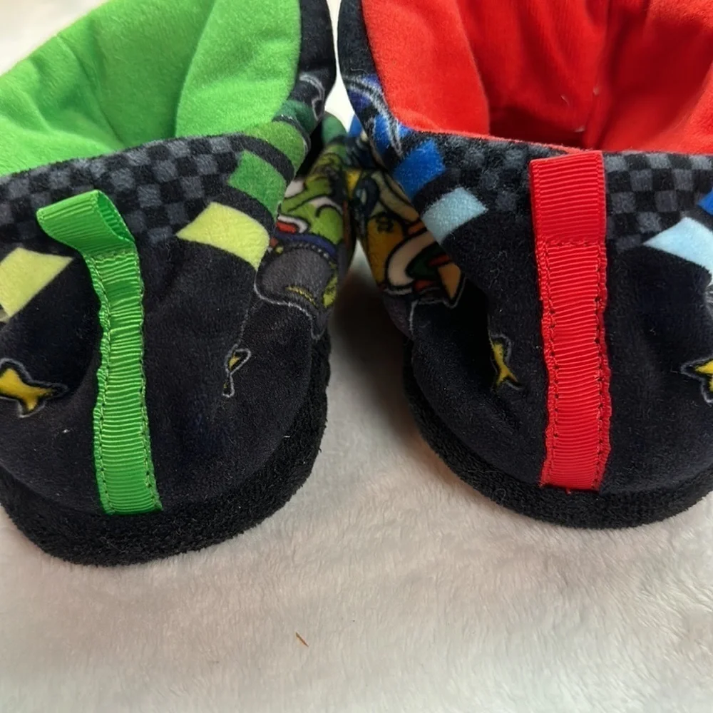 SG Footwear 2021 Nintendo Boys Super Mario Slippers Preowned Youth 13-1